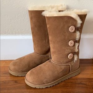 UGG Bailey boots in Chestnut
